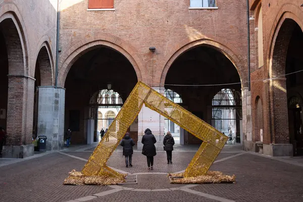 Patio Del Palacio Ciudad Cremona Con Una Instalación Luz Navidad — Foto de Stock