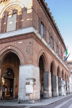 İtalya, Lombardy Katedrali 'nin önündeki Cremona Belediye Binası Dış Görünümü.