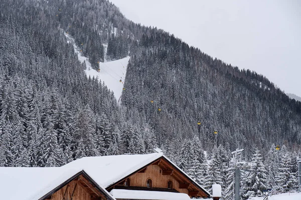 Toits Remplis Neige Après Une Forte Chute Neige Les Montagnes — Photo