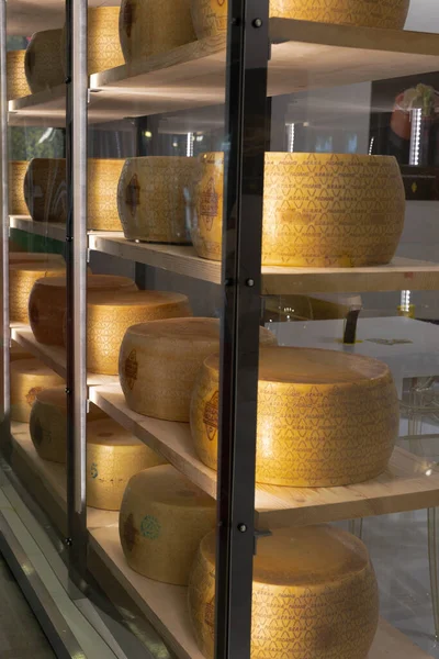 Parmesan Italian Cheese Wheels Resting Wooden Shelves Store — Fotografia de Stock