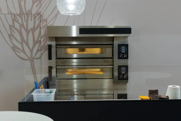 Pizza Pişirmeye Elverişli Profesyonel Elektrikli Fırın — Stok fotoğraf