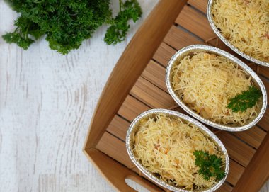 Ev yapımı schotel makarna ya da schaal makarnası. İtalyan yemeği. Seçici Odaklanma. Üst Manzara. Boşluğu Kopyala