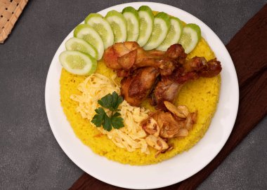 nasi kuning. Endonezya sarı pirinci