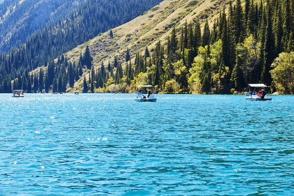 View Pleasure Boats Floating Lake Kolsay Lakes National Park Kazakhstan — Stock Photo, Image