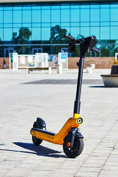 Elektrische Scooters Huur Stoep Van Het Centrum — Stockfoto