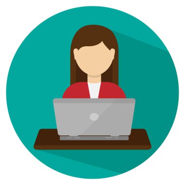 Katta oturan ve sosyal ağlar içinde laptop ile çalışan kız.