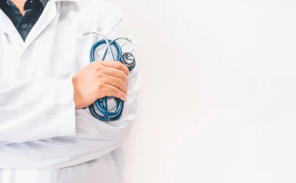 Close Dari Dokter Dengan Stetoskop Pada Latar Belakang Putih Copy — Stok Foto