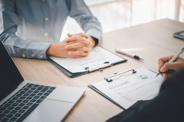 Gerente Recursos Humanos Está Explicando Trabalho Para Candidato Emprego Antes — Fotografia de Stock