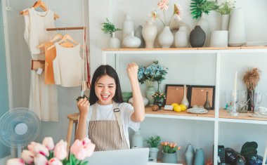 Small business owners online are delighted with their customers' orders. and check the orders that the customers have ordered of online retailers - online shopping
