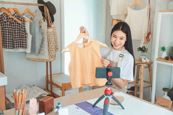 Small business owners are live streaming. Sell products to customers who come to see to buy and take orders. Check out the orders that customers order from online retailers - online shopping.