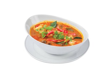 Tom yam kung (Tayland Mutfağı) beyaz zemin üzerine izole.