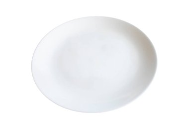 Beyaz arka planda izole edilmiş boş seramik yuvarlak tabak. Yukarıdan görüntüle.