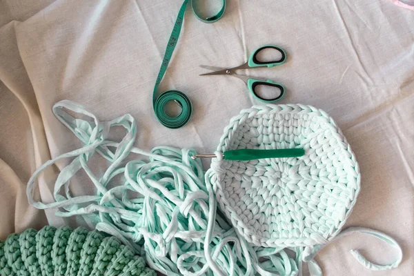 Crocheted Bag Yarn Scissors Centimeter Mint Colors Background Content Knitting —  Fotos de Stock