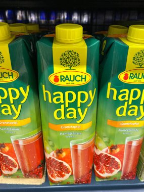 Rheinbach, Almanya, 8 Ekim 2021, bir süpermarketin rafındaki 