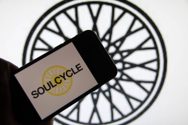 Rheinbach, Almanya, 29 Aralık 2021, Soulcycle spor şirketinin marka logosu akıllı telefon ekranında (marka logosuna odaklan)