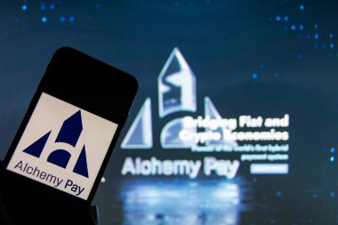 Rheinbach, Almanya 13 Ocak 2022, İnternet sitesinin önündeki akıllı telefon ekranında şifreli para birimi 