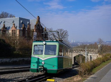 Koenigswinter, Almanya 7 Mart 2022, Drachenfelsbahn Drachenburg ve Ren manzaralı