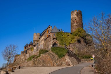 Alken, Almanya 8 Mart 2022, Alken 'deki ortaçağ Thurant Kalesi' nin ön görüntüsü