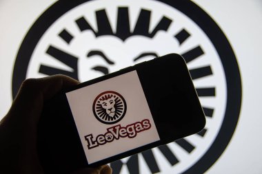 Rheinbach, Almanya 21 Nisan 2022, Bir akıllı telefonun sergilendiği online kumarhane 