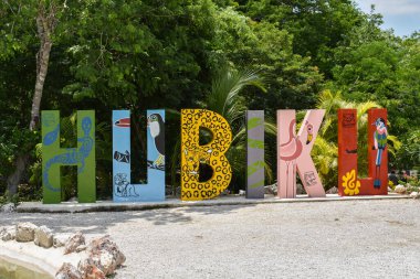 Hubiku, Meksika 30 Mayıs 2018, Hubiku Cenote 'deki renkli harfler