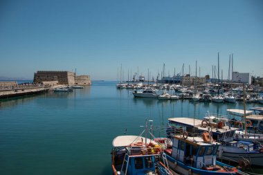 Heraklion, Yunanistan 15 Mayıs 2022 Koules Kalesi ile Heraklion Limanı