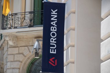 Heraklion, Yunanistan 15 Mayıs 2022, Heraklion şubesinin önündeki 