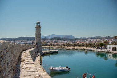 Feneri olan eski Venedik limanı Rethymno
