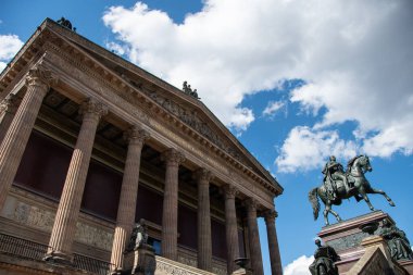 Berlin, Almanya 28 Haziran 2022, Berlin 'deki Müze Adası' ndaki eski Ulusal Galeri