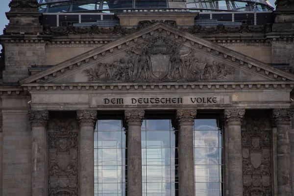 Berlin Deutschland Juni 2022 Großaufnahme Des Reichstagsgebäudes Mit Der Inschrift — Stockfoto