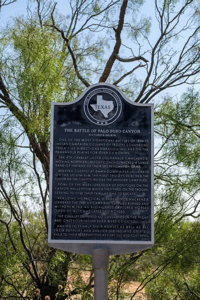 2021年9月20日 テキサス州キャニオン 州立公園内の歴史標識がパロ ドゥロ キャニオンの戦いの話をしている — ストック写真