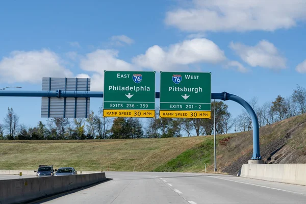 Carlisle Okt 2021 Väg Pennsylvania Turnpike Entré Ramp Skyltar Mot — Stockfoto