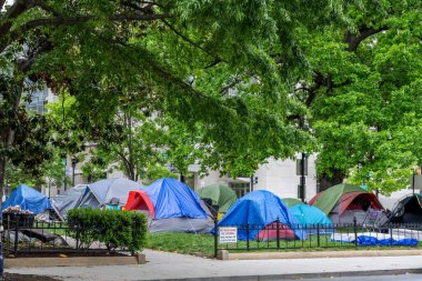 Washington, DC USA - 8 Mayıs 2022: Evsiz Çadırları