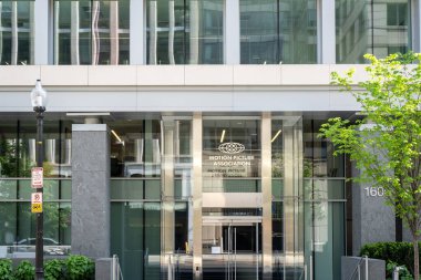 Washington, DC USA - 4 Mayıs 2022: The Motion Picture Association, ABD 'nin 5 büyük film stüdyosunu ve Netflix yayın servisini temsil eden bir endüstri ticaret grubudur..