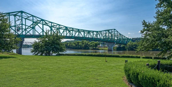バートウ ジョーンズ橋 Bartow Jones Bridge ウェストバージニア州ポイント プレザントとヘンダーソンの間にあるWv 2のカナワ川に架かるトラス橋である — ストック写真