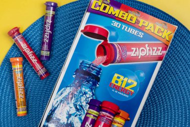 Worcester, PA - 28 Ağustos 2019: Zipfizz sağlıklı enerji içecek karışımı vitaminler, mineraller ve anahtar amino asitler içerir.