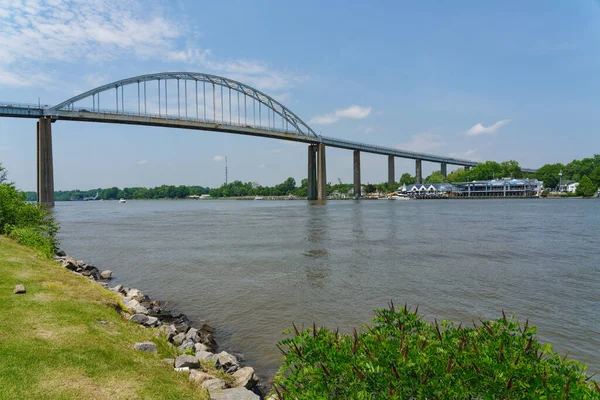 チェサピーク市橋はメリーランド州のチェサピーク アンド デラウェア運河を渡り 1949年にアメリカ陸軍工兵司令部によって建設された — ストック写真