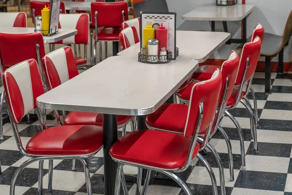 50S Style Diner Black White Tile Floor Red Vinyl Chairs — Stock Photo, Image