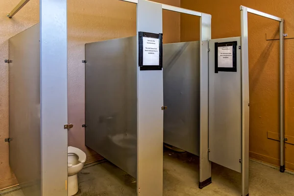 Baño Para Mujer Con Puertas Retrete Removidas Letrero Dice Siento —  Fotos de Stock