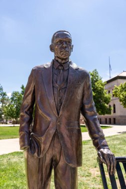 Colorado Springs, CO - 6 Temmuz 2022: Bronz heykelin ayrıntıları, Stephanie Huerta tarafından, William Seymour tarafından, kölelikte doğdu ve 1903 yılında El Paso County 'de ilk Afro-Amerikan jüri üyesi olarak görev yaptı.