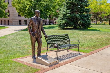 Colorado Springs, CO - 6 Temmuz 2022: Bronz heykel, Stephanie Huerta tarafından, William Seymour tarafından yapıldı, kölelikte doğdu ve 1903 yılında El Paso County 'de ilk Afro-Amerikan jüri üyesi olarak görev yaptı..