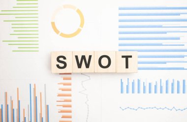 Parlak arkaplandaki tahta küplere kopyalama alanı ile ilgili kelime bilgisi