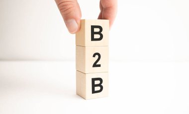 Kelime B2B ahşap yapı taşlarından yapılır