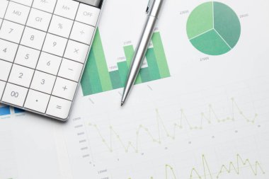 Grafik kağıdındaki hesap makinesi. Finans geliştirme, Bankacılık Hesabı, İstatistik, Yatırım Analitik Araştırma Veri Ekonomisi, Borsa Ticareti, Ticaret Şirketi Konsepti.