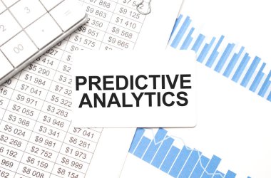 Hesap makinesi, raporlar ve metin Predisitiv ANALYTICS ile kart