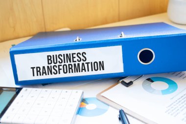 Belge klasörleri ile etiketler üzerinde İŞ TRANSformasyon sözcükleri