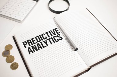 İş aksesuarları, hesap makineleri, madeni paralar, raporlar ve metin prestijli büyüteç