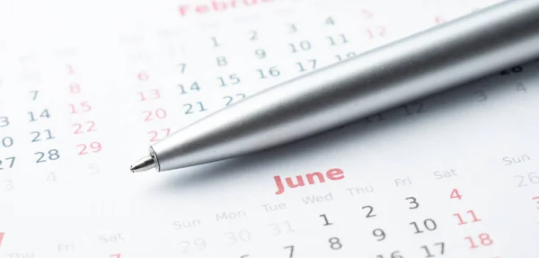 重要な日のカレンダーの概念にマークされた赤い円 — ストック写真
