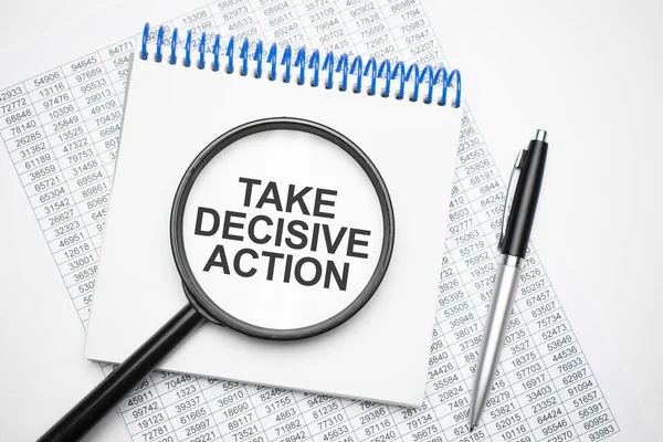 Anteckningsboken Finns Texten Till Take Decisive Action Bredvid Den Svarta — Stockfoto