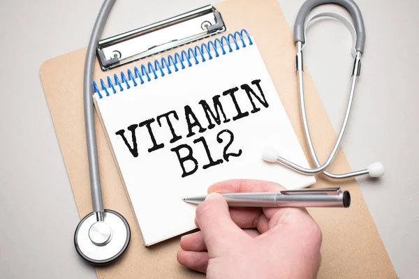Bloc Notas Blanco Con Las Palabras Vitamina B12 Estetoscopio Sobre —  Fotos de Stock