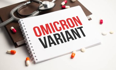 Koronavirüsün Omicron versiyonu. Kağıt üzerinde kelime.